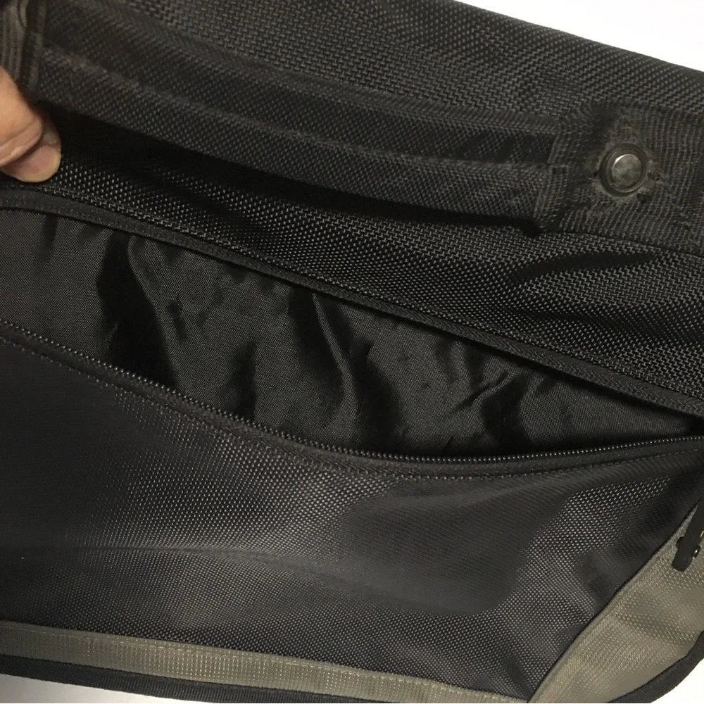Targus Padded Laptop Bag Black Professional Office Business CB 13X16 LIKE NEW
